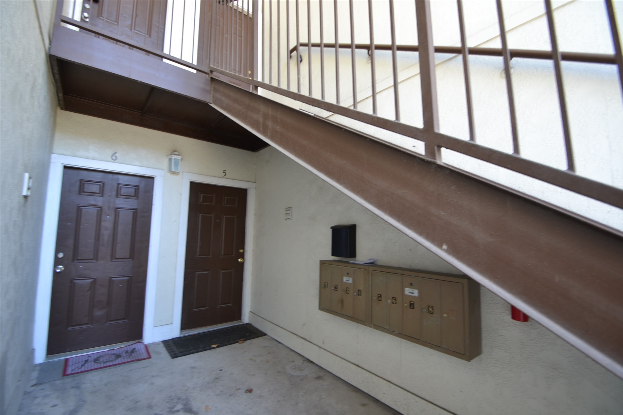 304 Dell Court, Unit 7 Houston, TX 77009 - Photo 13 of 36 a view of a entryway
