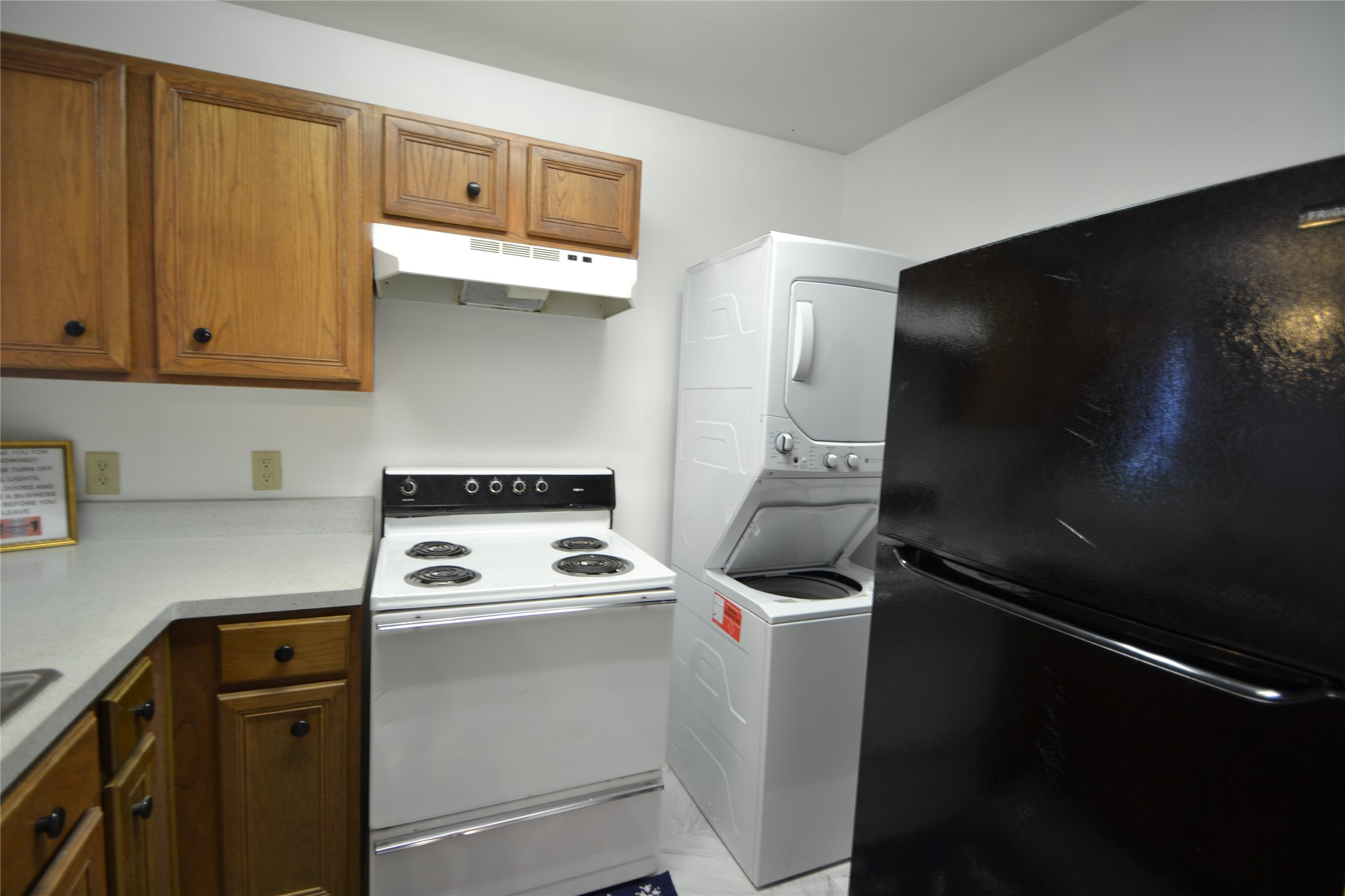 304 Dell Court, Unit 7 Houston, TX 77009 - Photo 15 of 36 a kitchen with a stove and a microwave