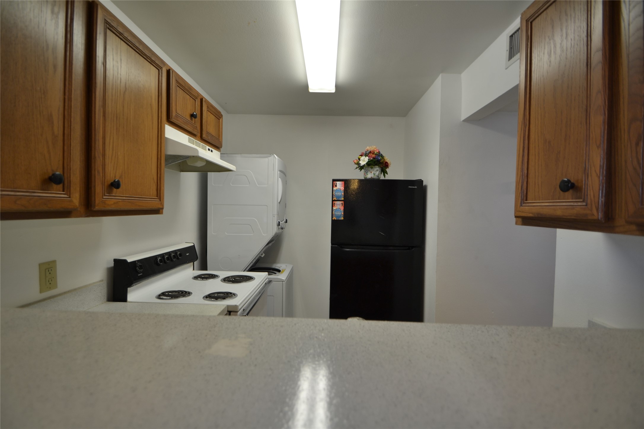 304 Dell Court, Unit 7 Houston, TX 77009 - Photo 25 of 36 a kitchen with a refrigerator and cabinets