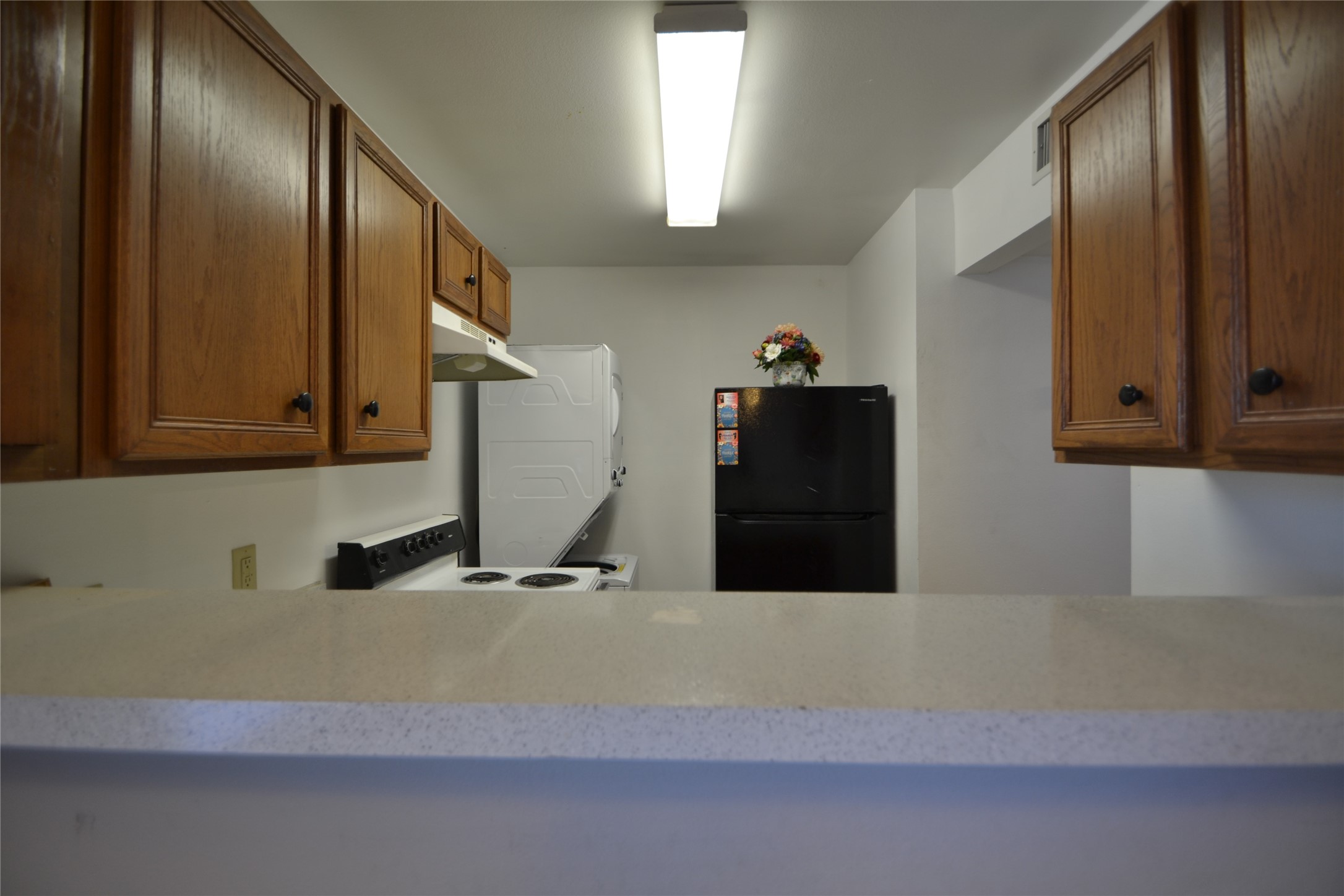 304 Dell Court, Unit 7 Houston, TX 77009 - Photo 26 of 36 a kitchen with a refrigerator and cabinets