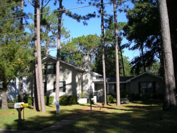 $1,475 | 707 Holly Drive, Fairhope, AL 36532