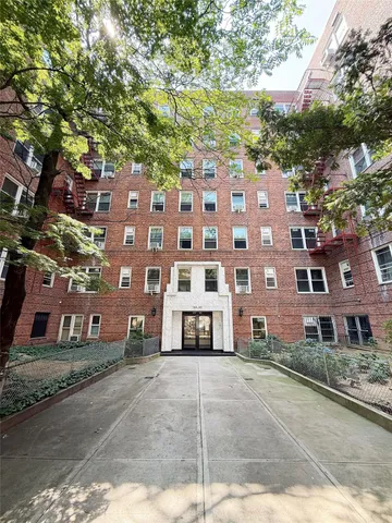 $458,000 | 144-44 41st Avenue, Unit 3E | Murray Hill - Flushing