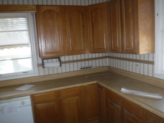 86 Montgomery Road Reynolds, GA 31076 - Photo 8 of 27 a bathroom with a shower and a sink