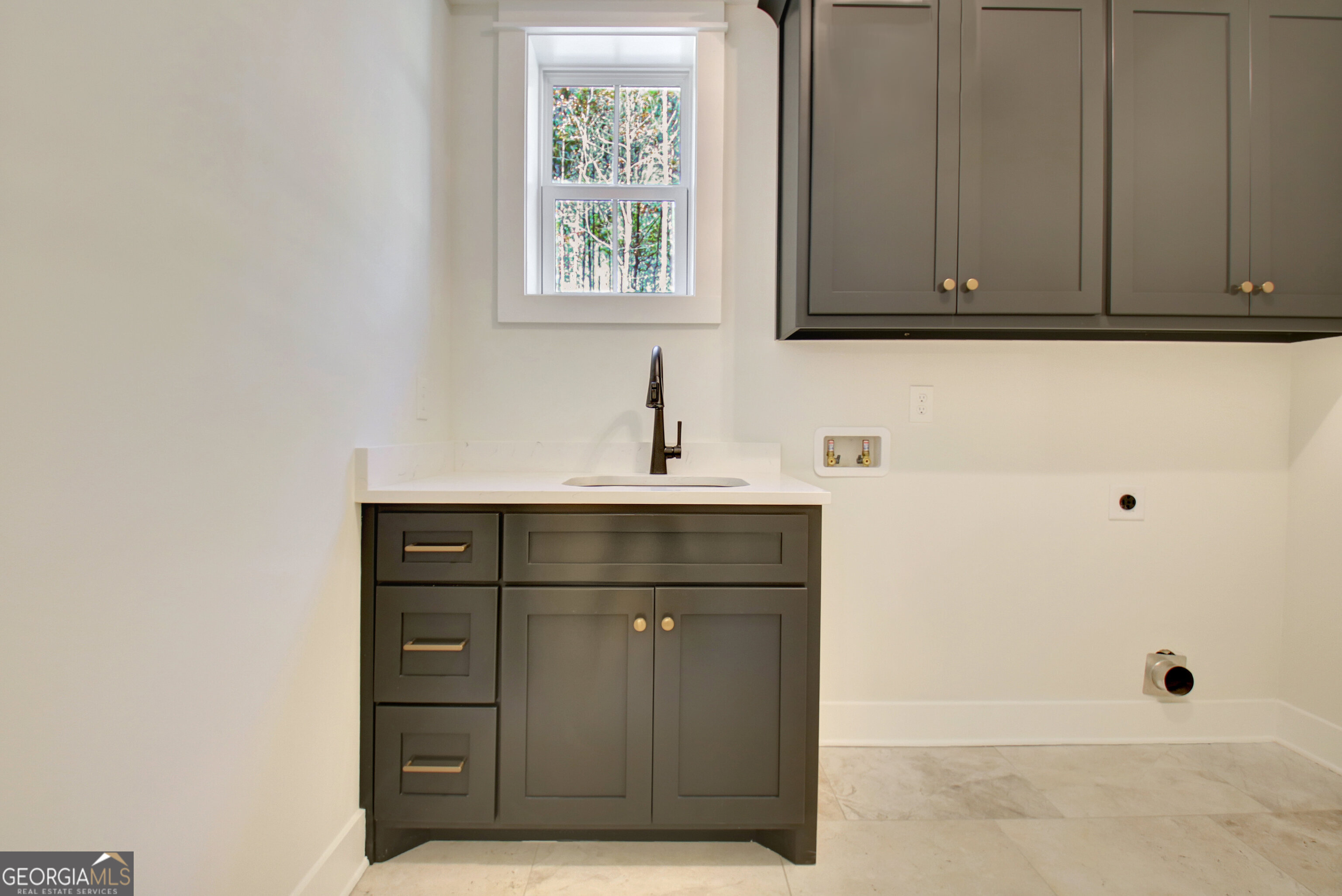 196 Bob Smith Road Sharpsburg, GA 30277 - Photo 33 of 68 a bathroom with a sink and a mirror