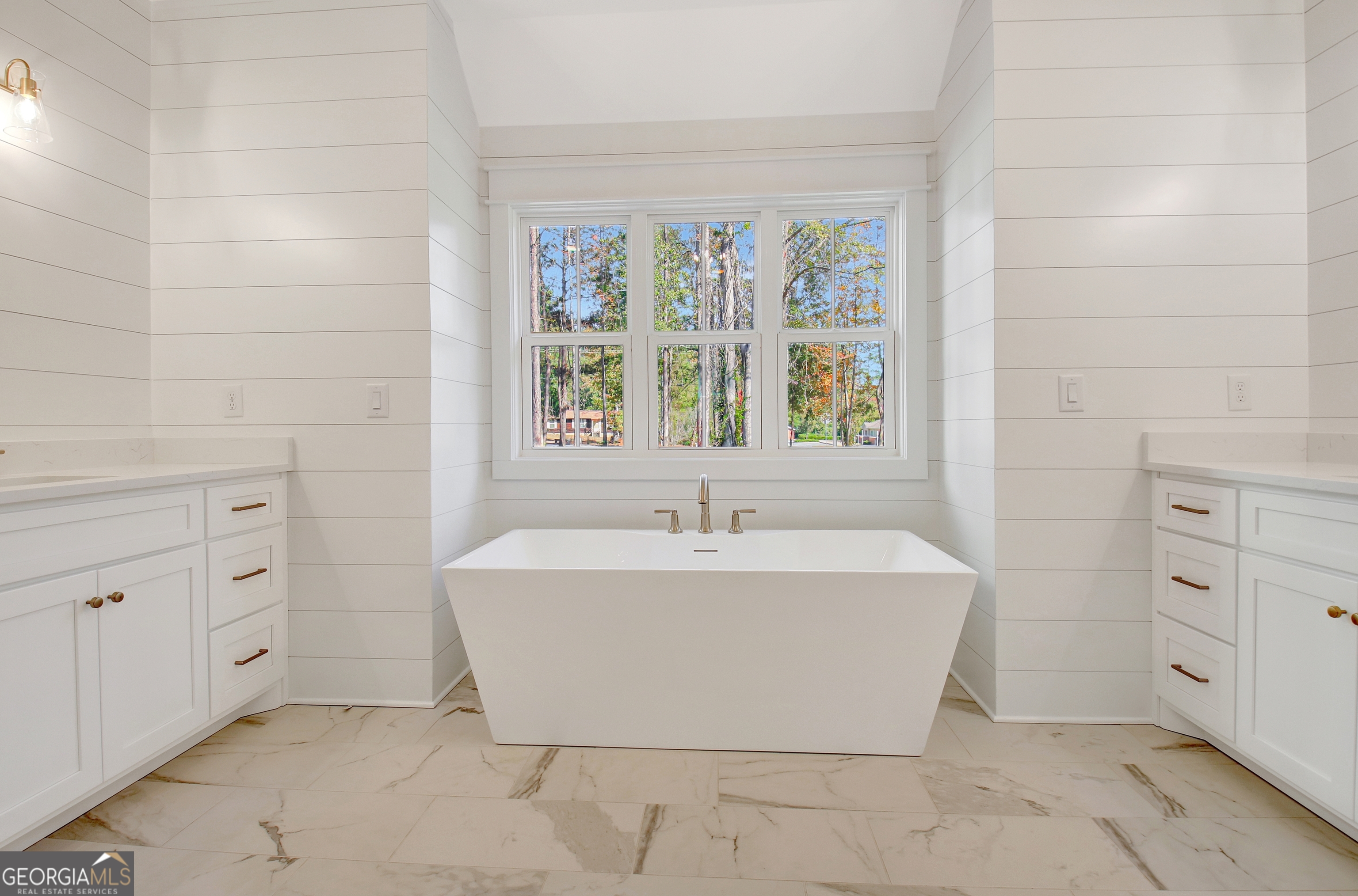 196 Bob Smith Road Sharpsburg, GA 30277 - Photo 38 of 68 a bathroom with a bathtub and window