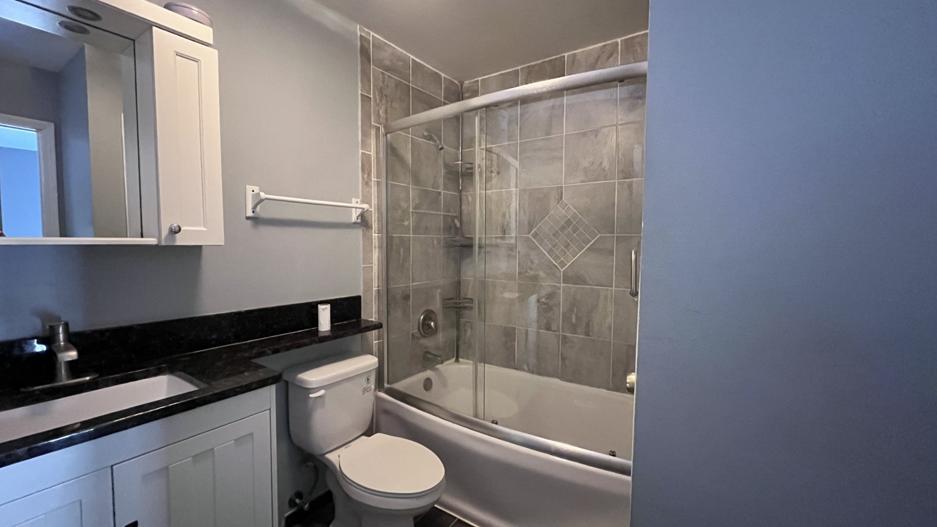 110 Woodcrest Circle Streamwood, IL 60107 - Photo 10 of 24 a bathroom with a sink a toilet and bathtub