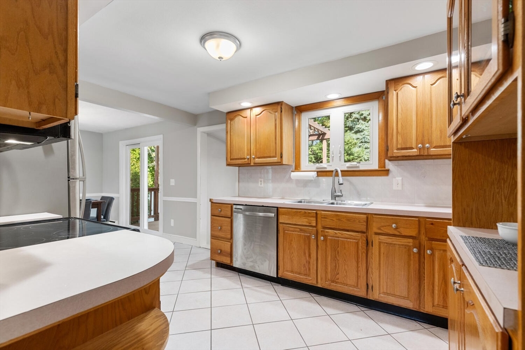34 Sycamore Road Wakefield, MA 01880 - Photo 17 of 37 Gallery Image 17