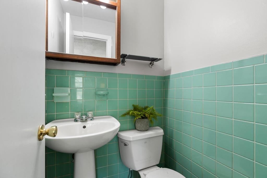 34 Sycamore Road Wakefield, MA 01880 - Photo 20 of 37 Gallery Image 20