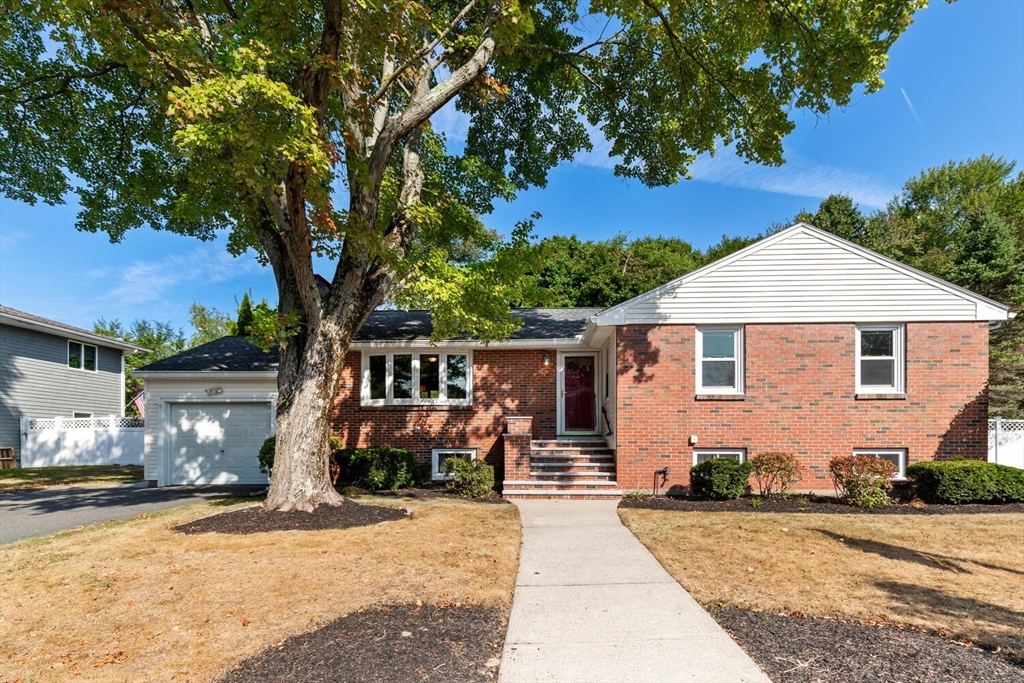 34 Sycamore Road Wakefield, MA 01880 - Photo 3 of 37 Gallery Image 3