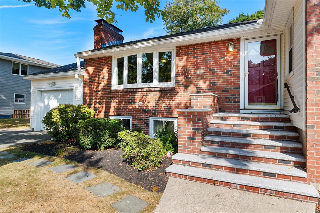 34 Sycamore Road Wakefield, MA 01880 - Photo 4 of 37 Gallery Image 4