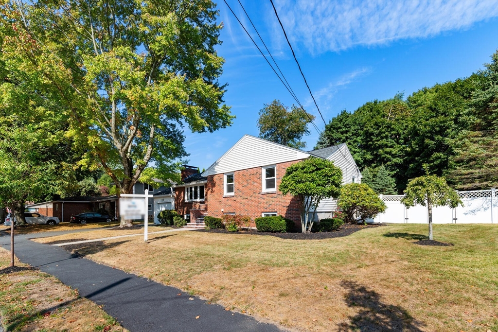 34 Sycamore Road Wakefield, MA 01880 - Photo 5 of 37 Gallery Image 5