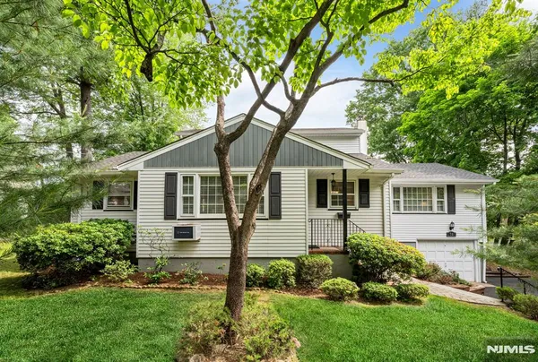 $985,000 | 76 Ross Avenue, Demarest, NJ 07627