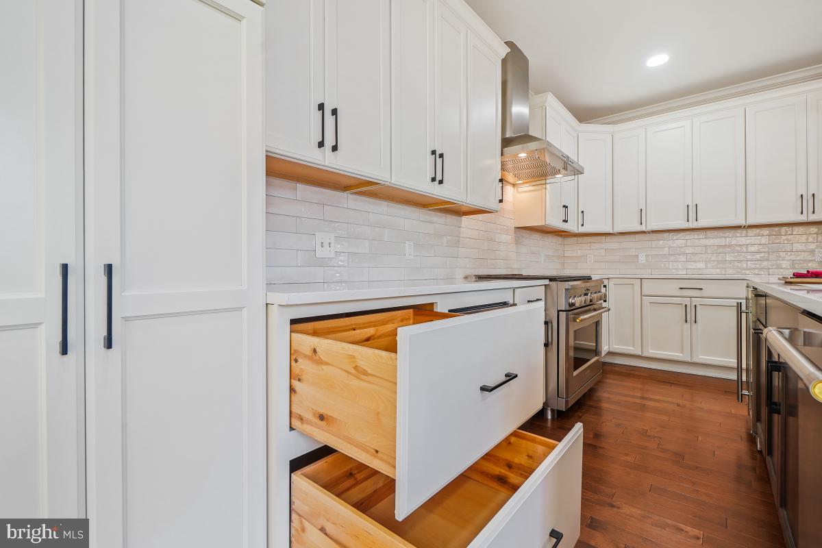 2442 Arctic Fox Way Reston, VA 20191 - Photo 20 of 58 a kitchen with granite countertop white cabinets and white appliances