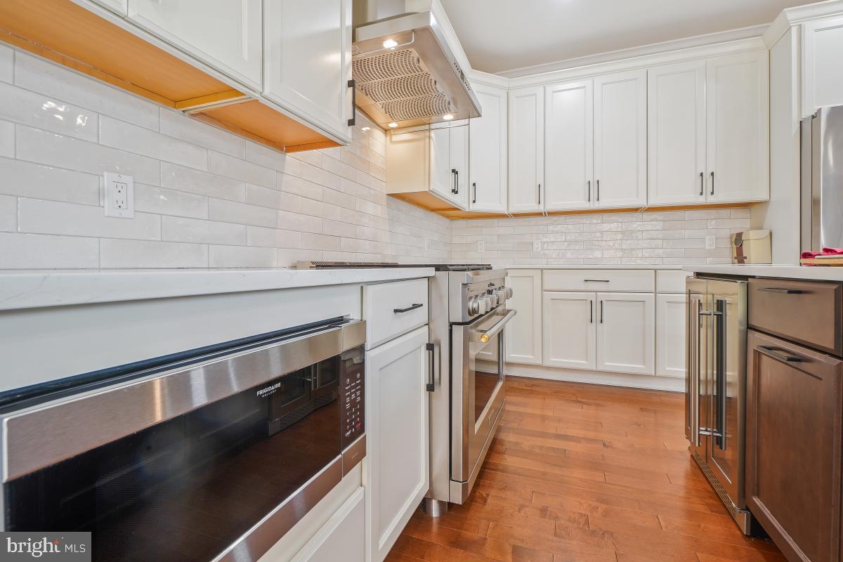 2442 Arctic Fox Way Reston, VA 20191 - Photo 21 of 58 a kitchen with stainless steel appliances granite countertop a stove a sink and a microwave