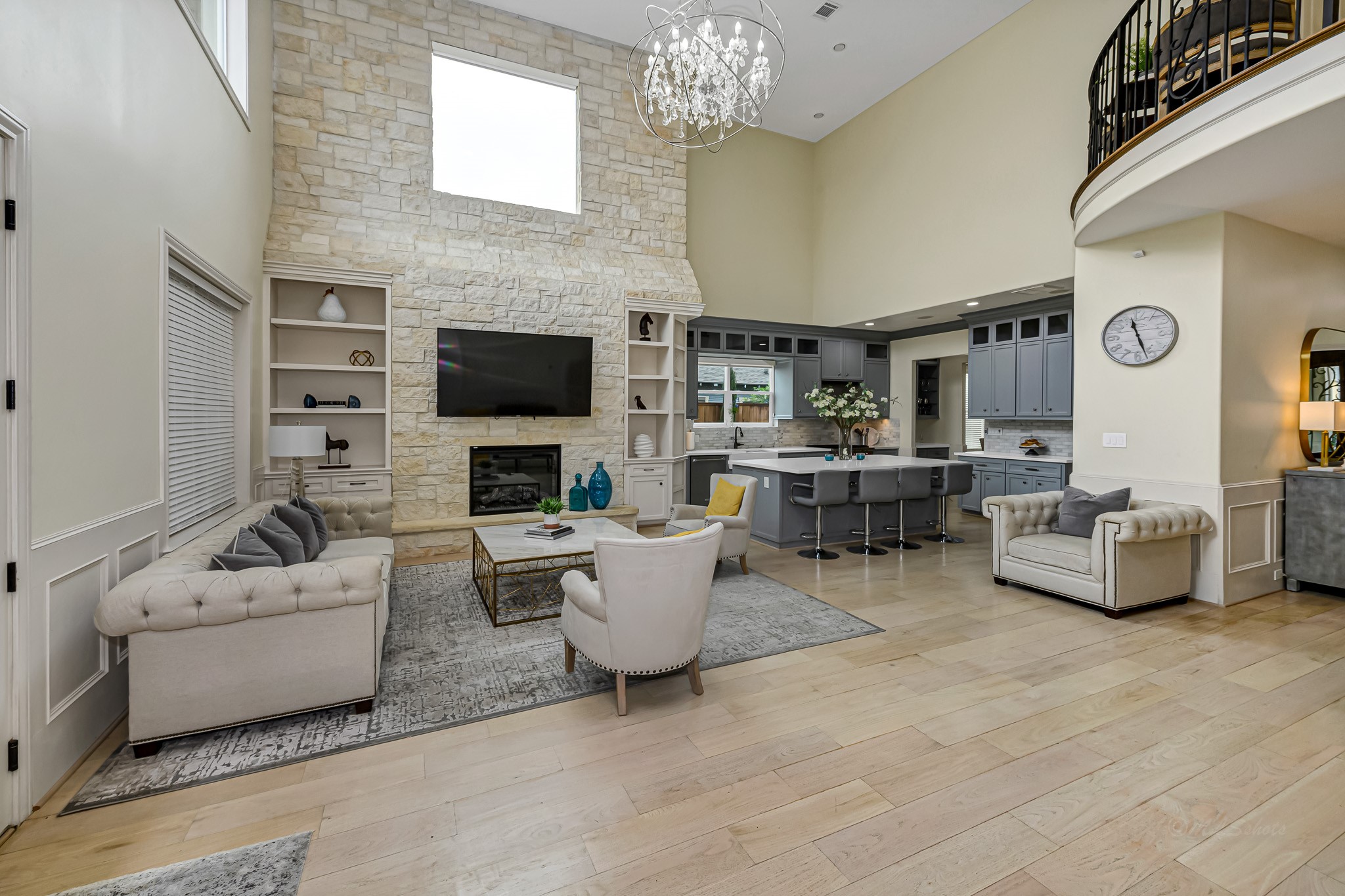 1340 Idylwild Street Houston, TX 77009 - Photo 18 of 42 This amazing room is open to the kitchen and boasts 20' ceilings