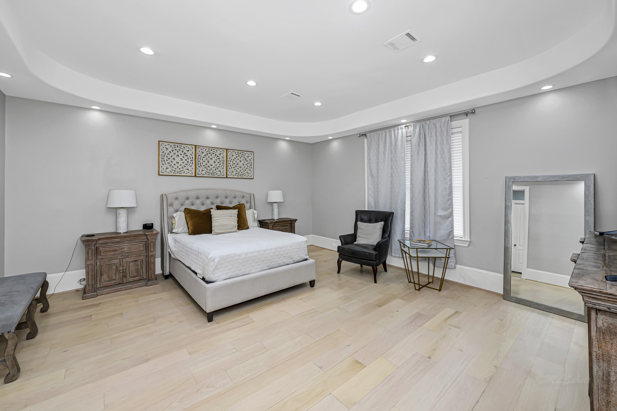 1340 Idylwild Street Houston, TX 77009 - Photo 21 of 42 The large primary bedroom is a tranquil retreat that combines comfort, sophistication, and beautiful views of the backyard and pool