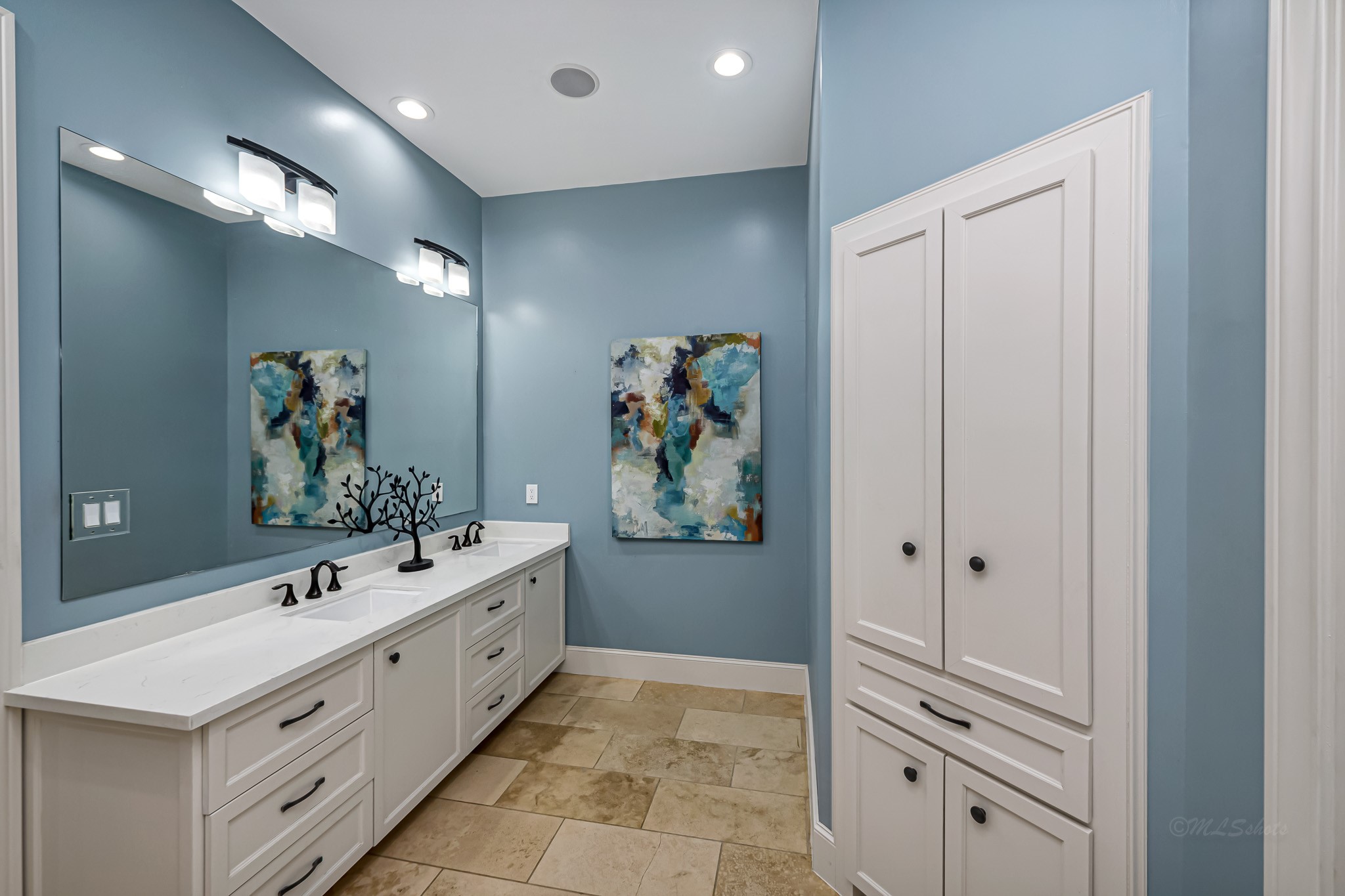 1340 Idylwild Street Houston, TX 77009 - Photo 23 of 42 Primary bath offers dual sinks, custom cabinets, and built-in hamper/storage space