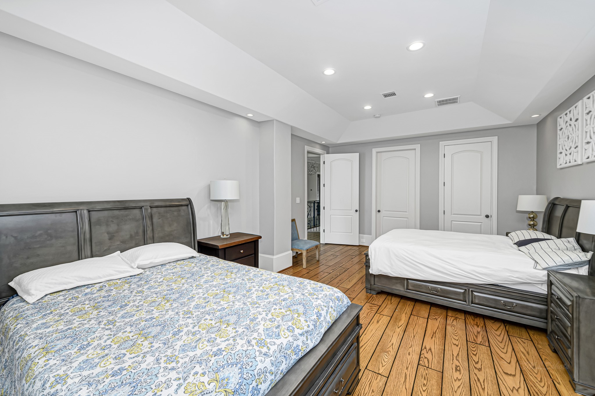 1340 Idylwild Street Houston, TX 77009 - Photo 34 of 42 Another view of the guest suite...look at all the furniture this room can hold