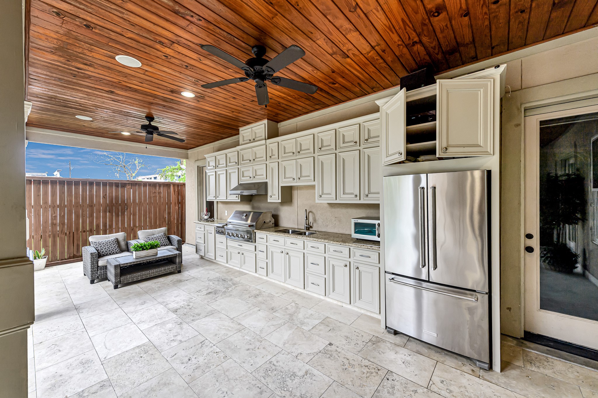 1340 Idylwild Street Houston, TX 77009 - Photo 37 of 42 The outdoor kitchen has everything you need to host those summer BBQs