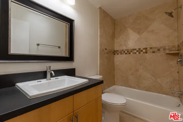 $3,580 | 1033 6th Street, Unit 305, Santa Monica, CA 90403