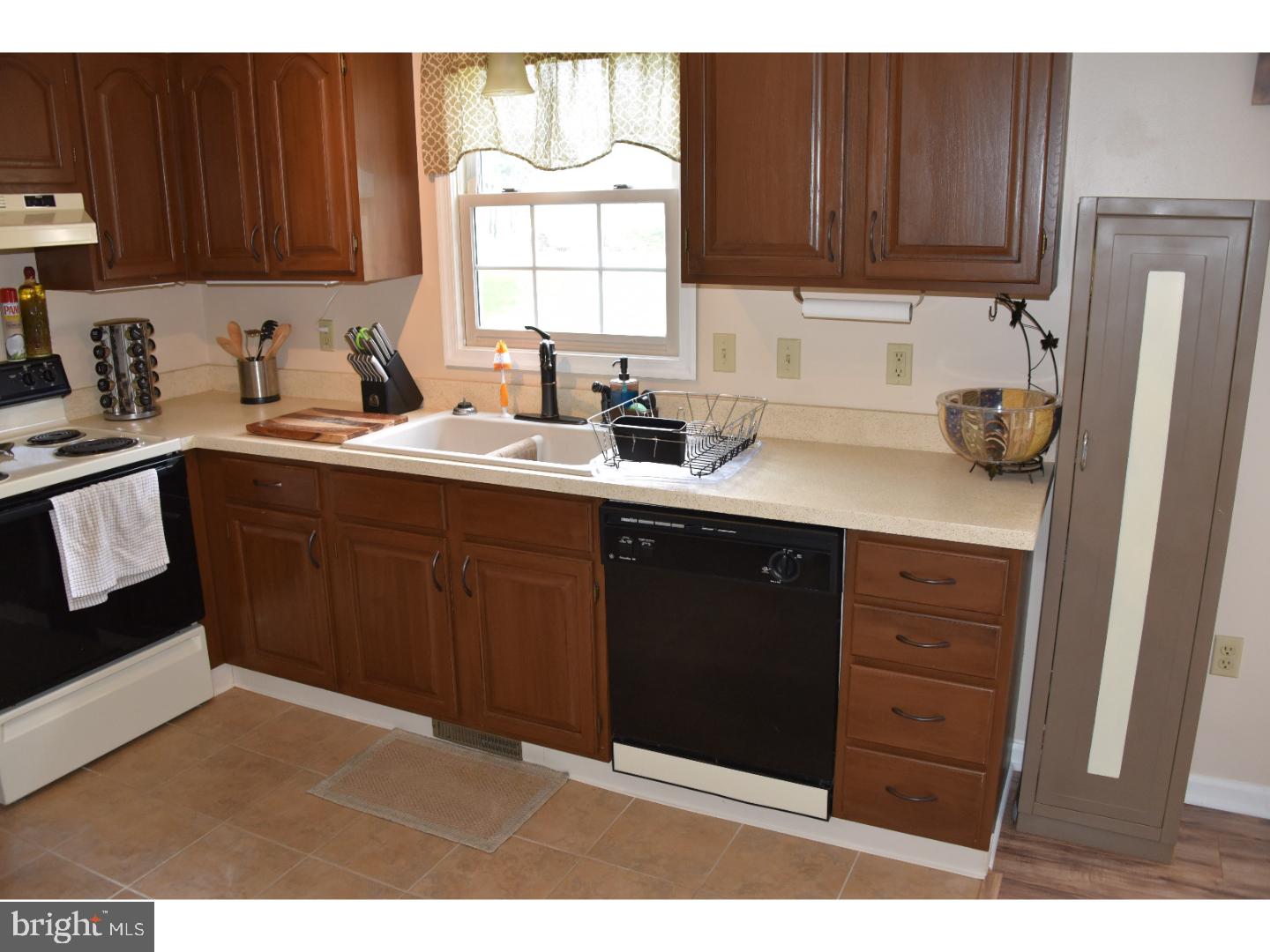 2916 Harbor Drive Sinking Spring, PA 19608 - Photo 14 of 25 Kitchen