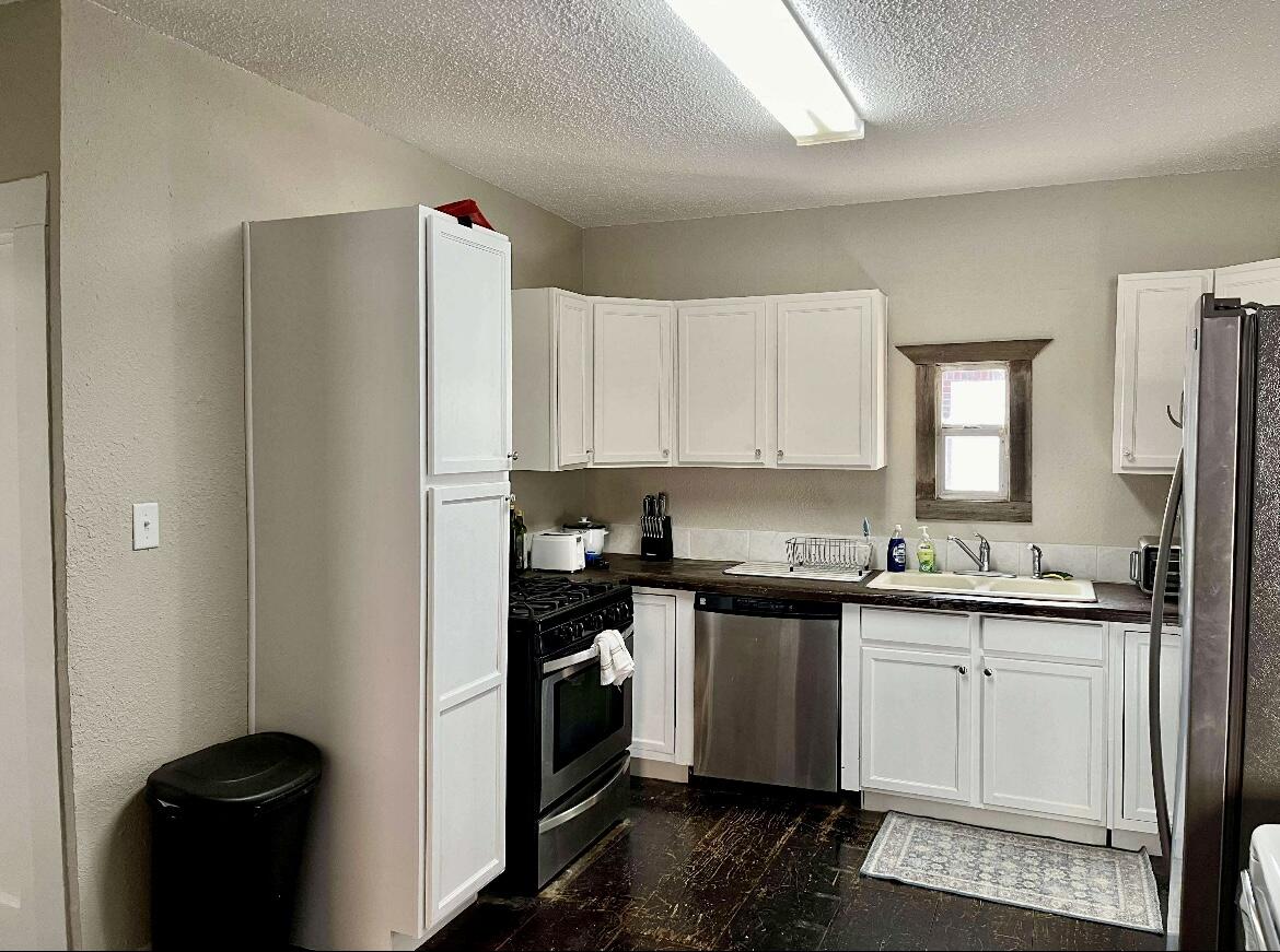2206 15th Street Lubbock, TX 79401 - Photo 5 of 22 kitchen