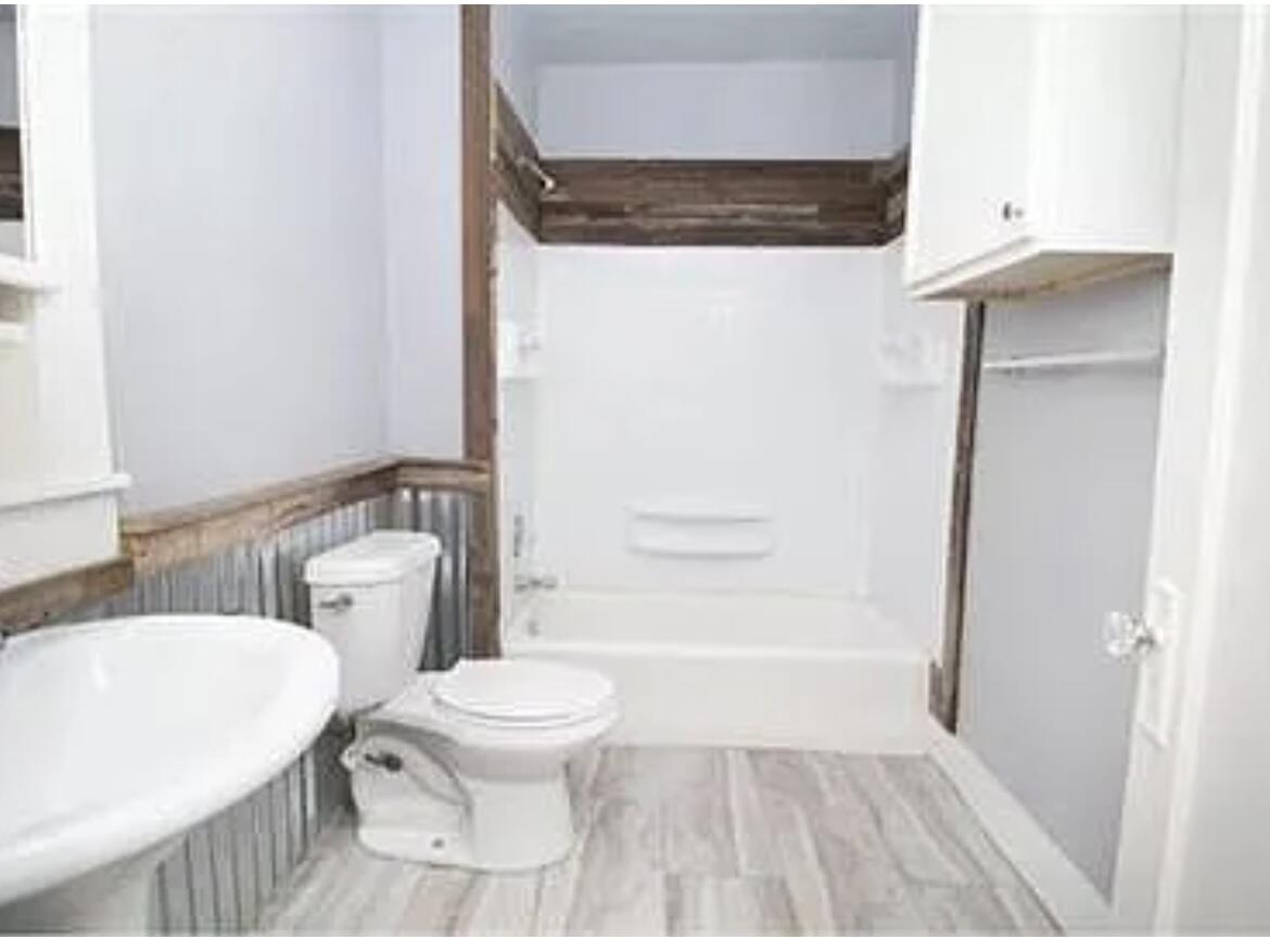 2206 15th Street Lubbock, TX 79401 - Photo 8 of 22 Bath