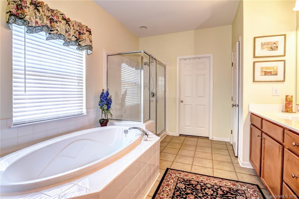 7810 Wiltshire Ridge Road Charlotte, NC 28269 - Photo 14 of 24 Gallery Image 14