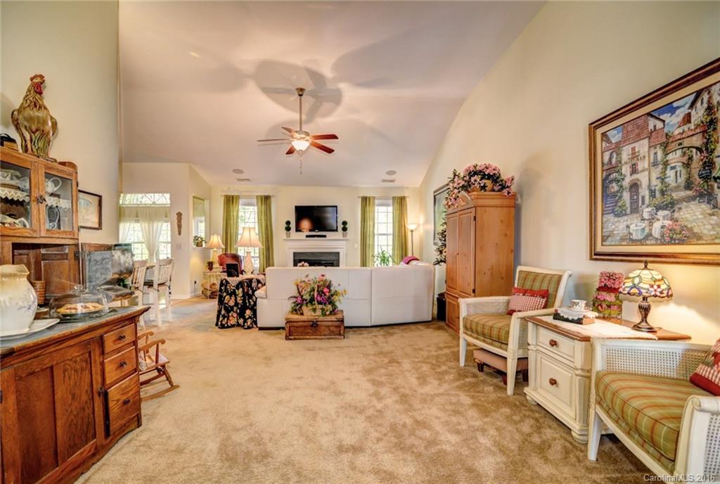 7810 Wiltshire Ridge Road Charlotte, NC 28269 - Photo 3 of 24 Gallery Image 3