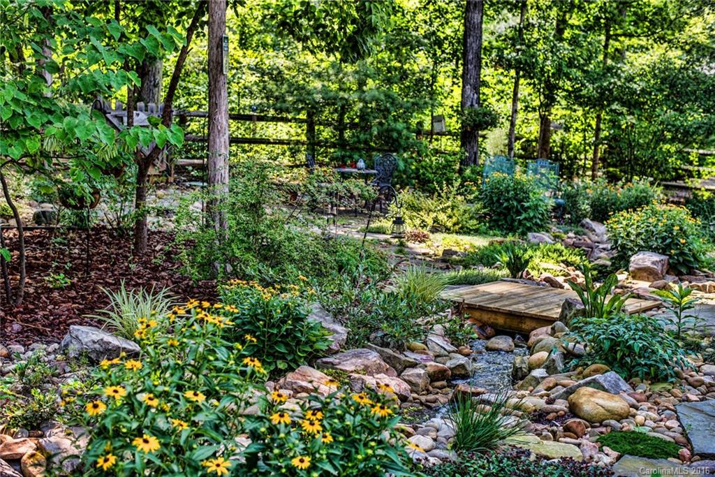 7810 Wiltshire Ridge Road Charlotte, NC 28269 - Photo 22 of 24 Gallery Image 22