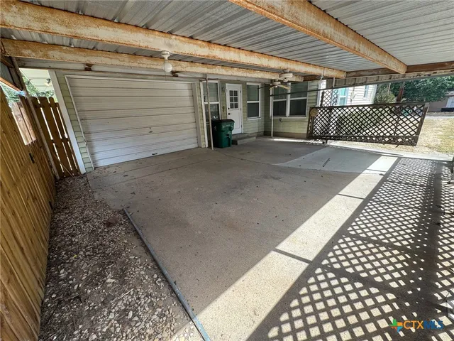 $179,000 | 300 North Bowie Avenue, Cameron, TX 76520