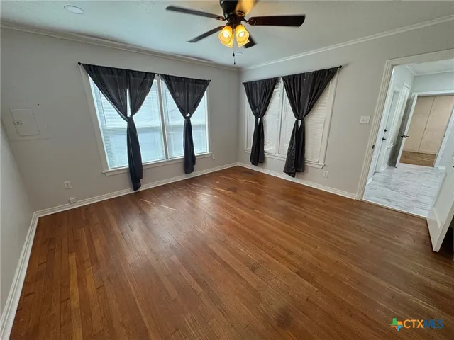 $179,000 | 300 North Bowie Avenue, Cameron, TX 76520