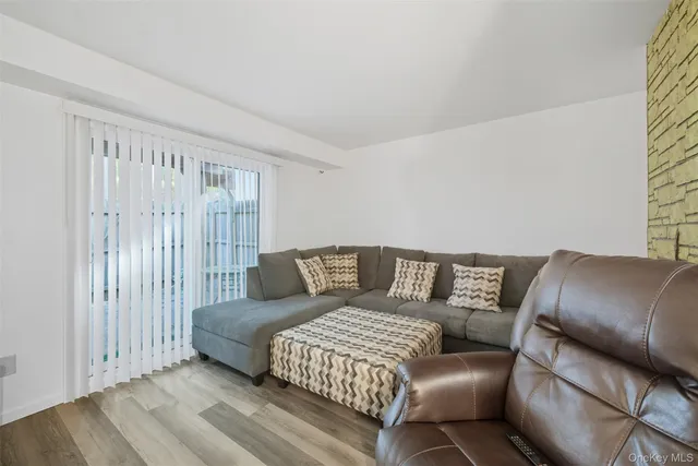 $309,999 | 24 Wooded Way, Calverton, NY 11933