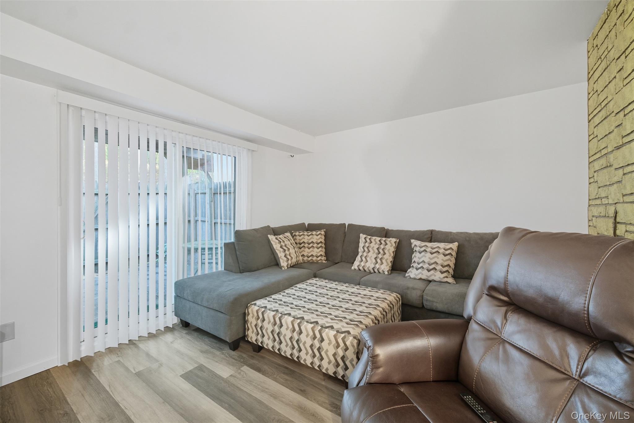 24 Wooded Way Calverton, NY 11933 - Photo 12 of 29 a living room with furniture