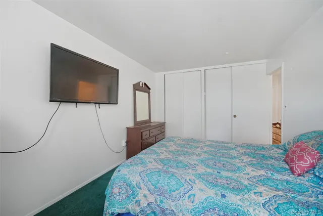 $309,999 | 24 Wooded Way, Calverton, NY 11933