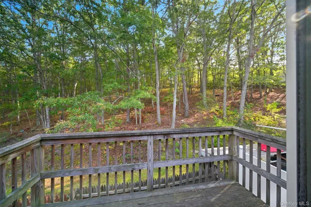 $309,999 | 24 Wooded Way, Calverton, NY 11933