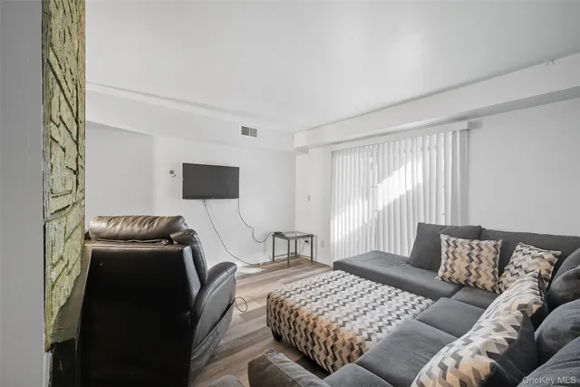 $309,999 | 24 Wooded Way, Calverton, NY 11933