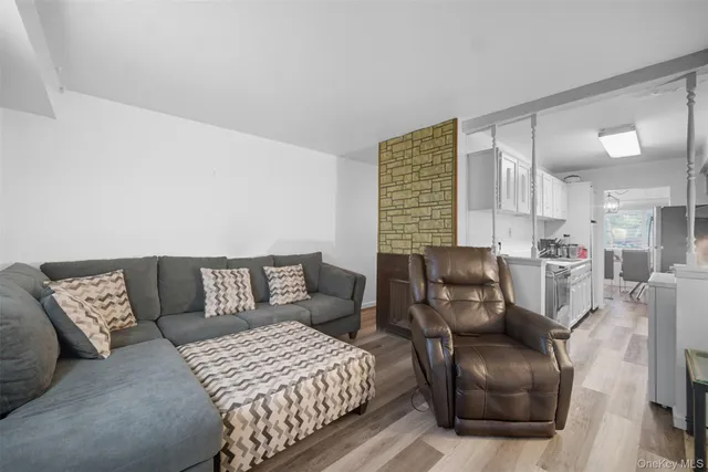 $309,999 | 24 Wooded Way, Calverton, NY 11933