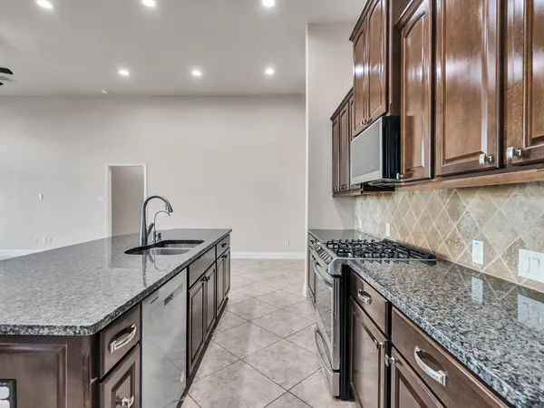 $2,800 | 3719 Cibolo Court, Pearland, TX 77584