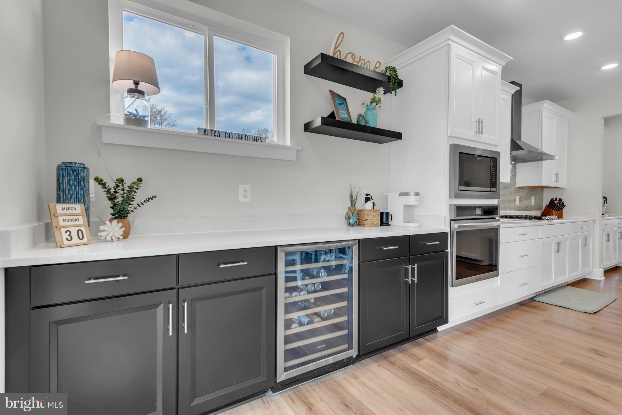 3676 Birdsville Road Davidsonville, MD 21035 - Photo 10 of 90 Back counter in kitchen