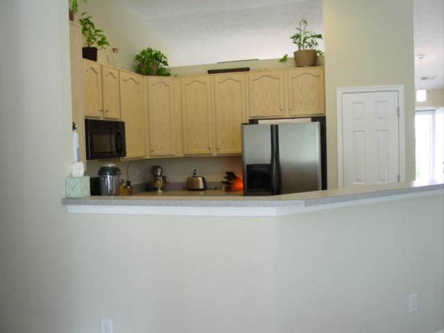 1071 Rambling Brook Road Nashville, TN 37218 - Photo 5 of 20 BREAKFAST BAR AND OPEN TO LIVING ROOM
