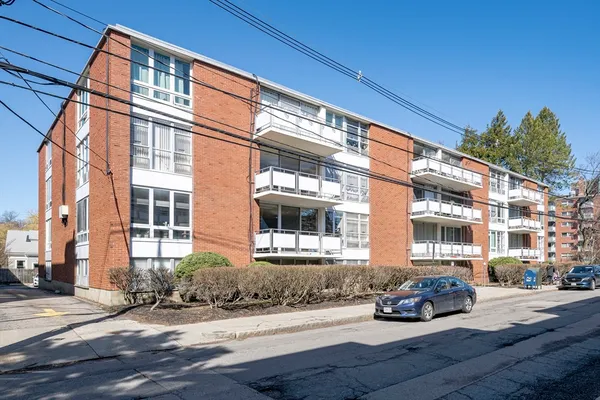 $819,000 | 50 Park Street, Unit 38, Brookline, MA 02446