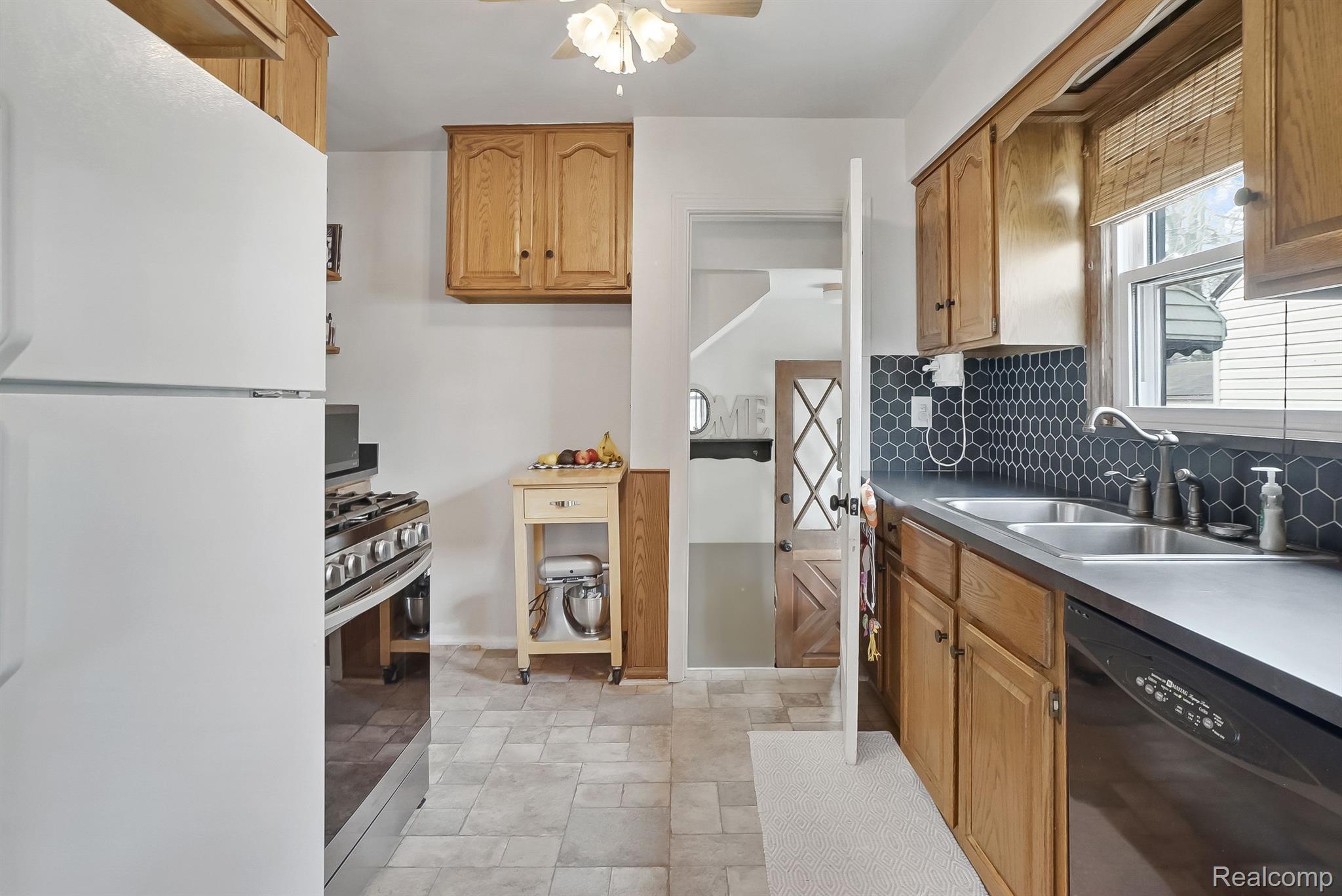 2171 East Eight Mile Road Grosse Pointe, MI 48236 - Photo 7 of 26 Gallery Image 7