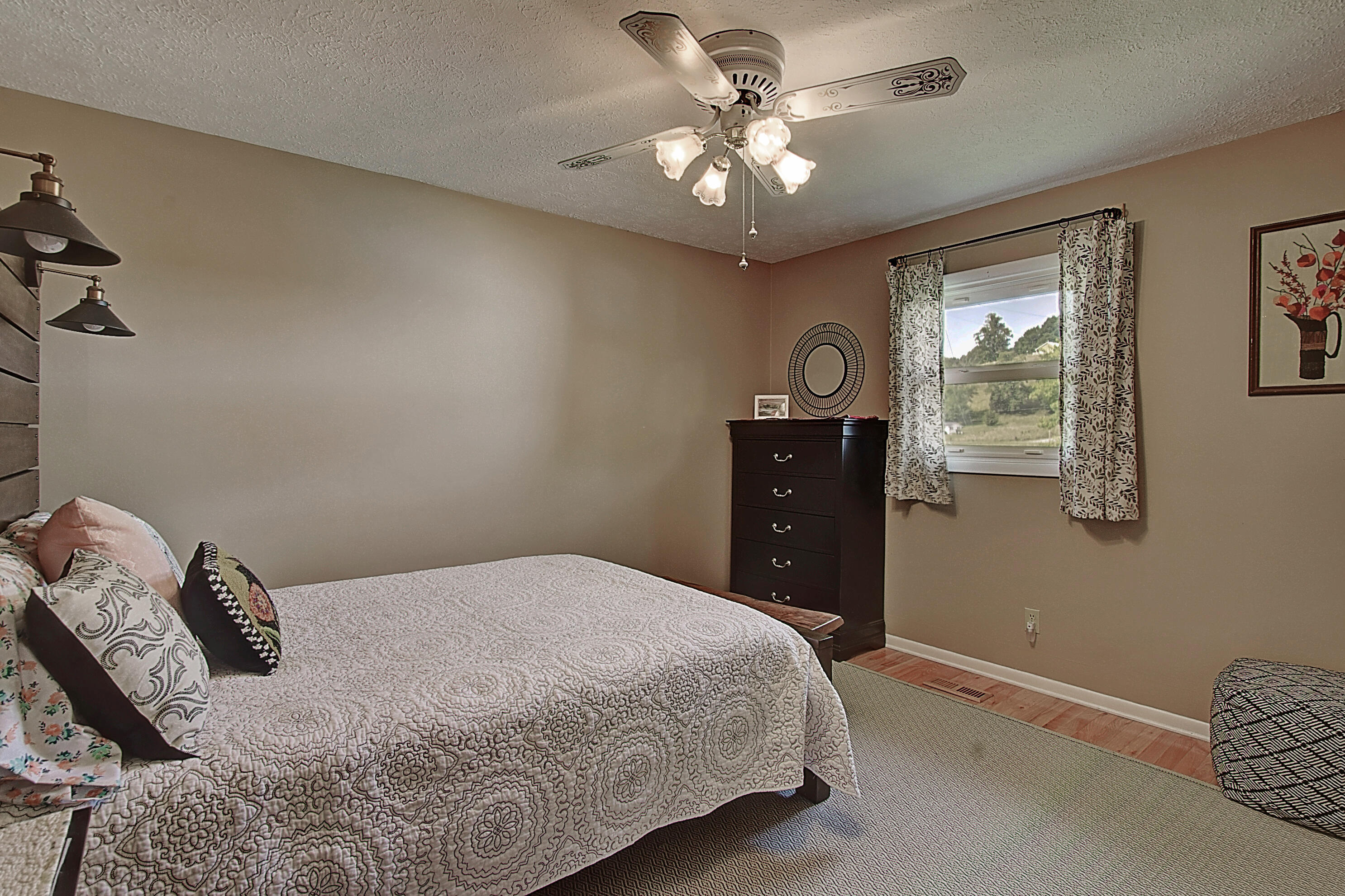 138 Ed Davis Road Elizabethton, TN 37643 - Photo 15 of 27 bedroom 2