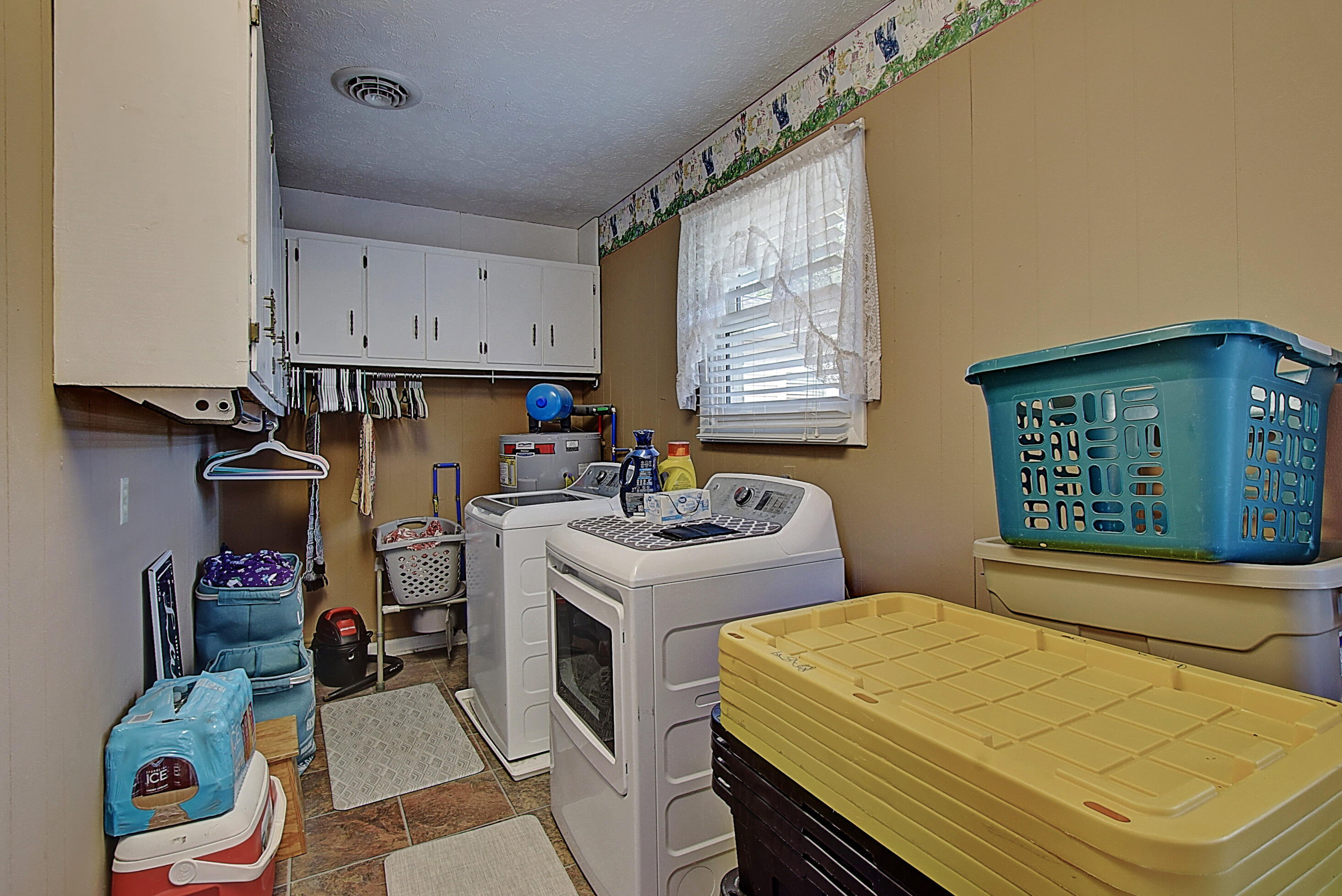138 Ed Davis Road Elizabethton, TN 37643 - Photo 19 of 27 laundry room