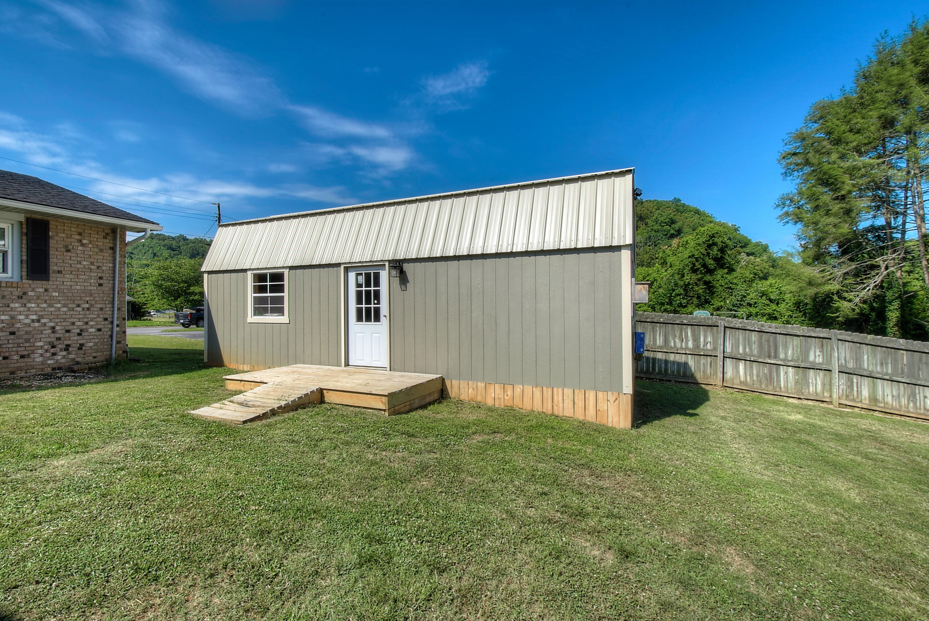 138 Ed Davis Road Elizabethton, TN 37643 - Photo 23 of 27 new yard barn with electric