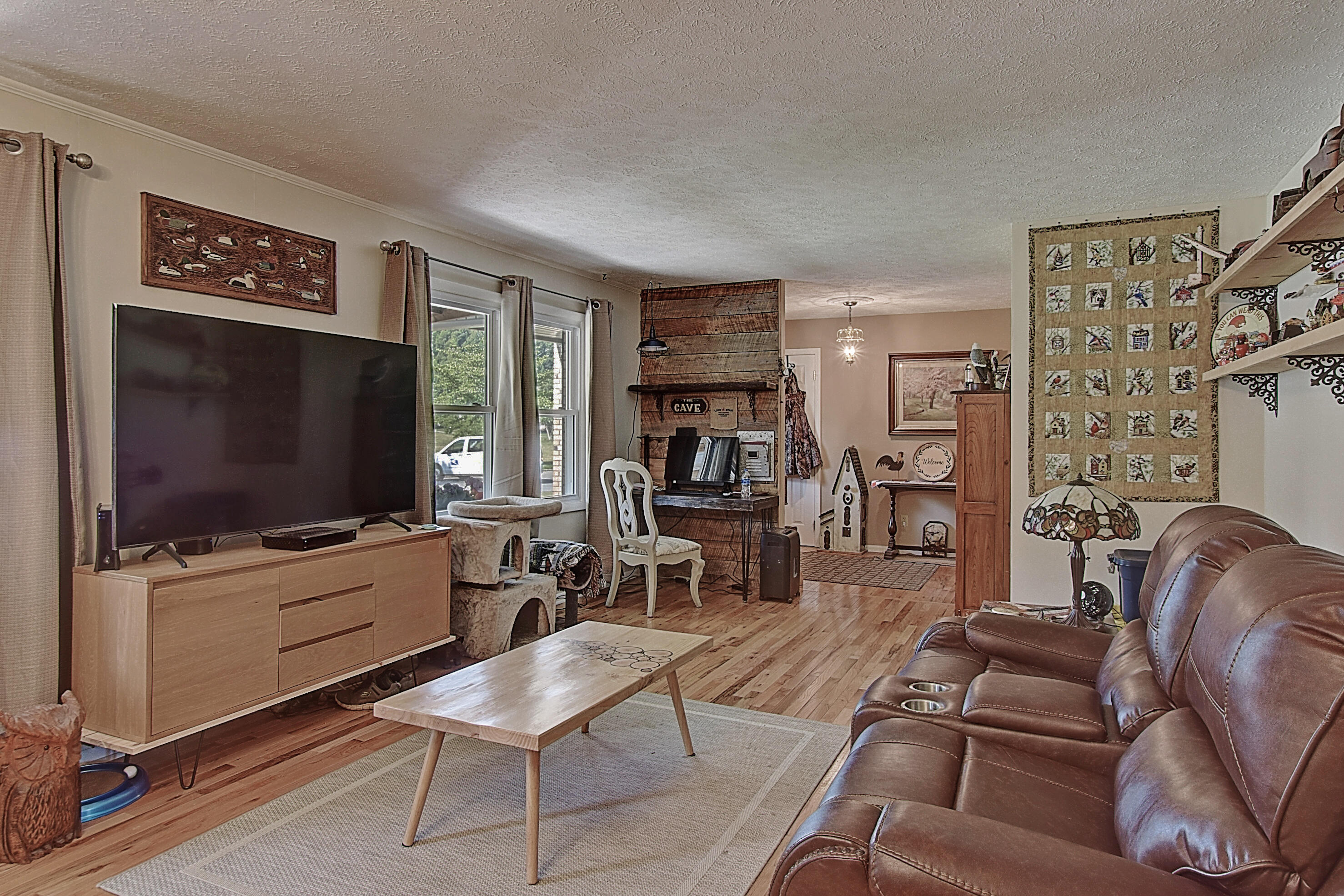 138 Ed Davis Road Elizabethton, TN 37643 - Photo 6 of 27 formal livingroom