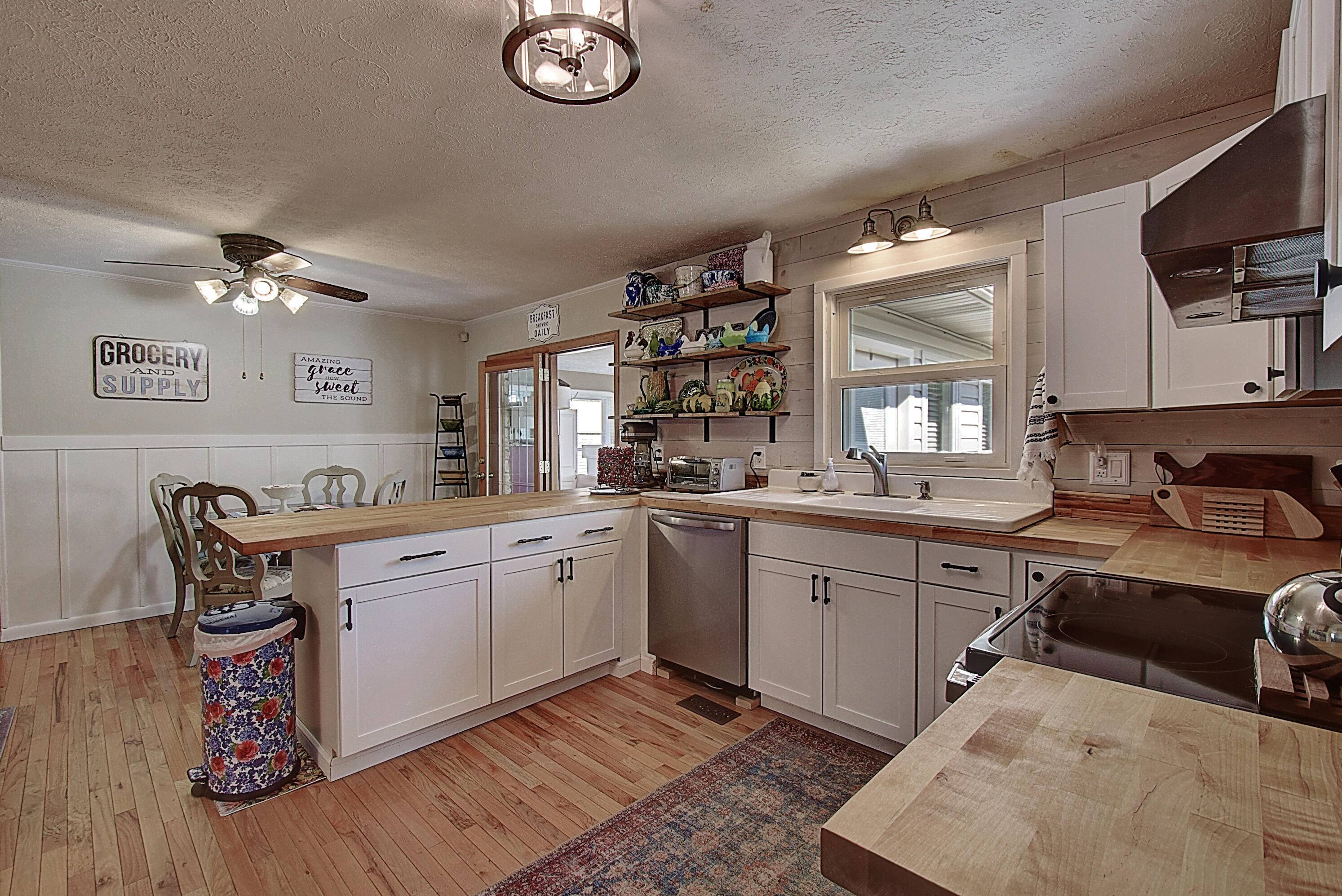 138 Ed Davis Road Elizabethton, TN 37643 - Photo 9 of 27 more beautiful hardwood floors