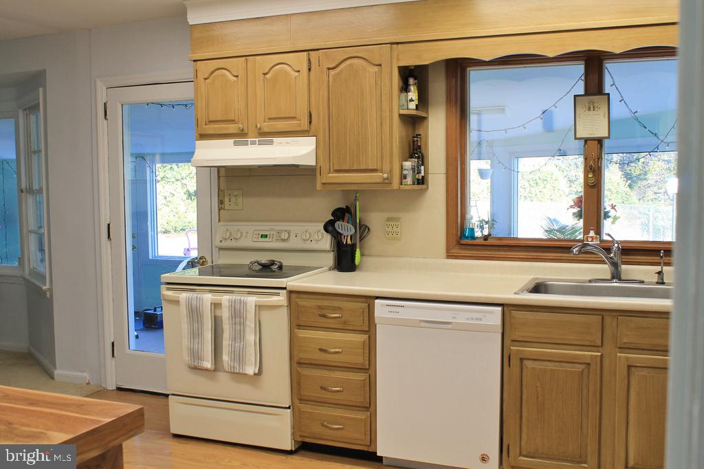 2609 Arbor Road Broomall, PA 19008 - Photo 8 of 44 KITCHEN