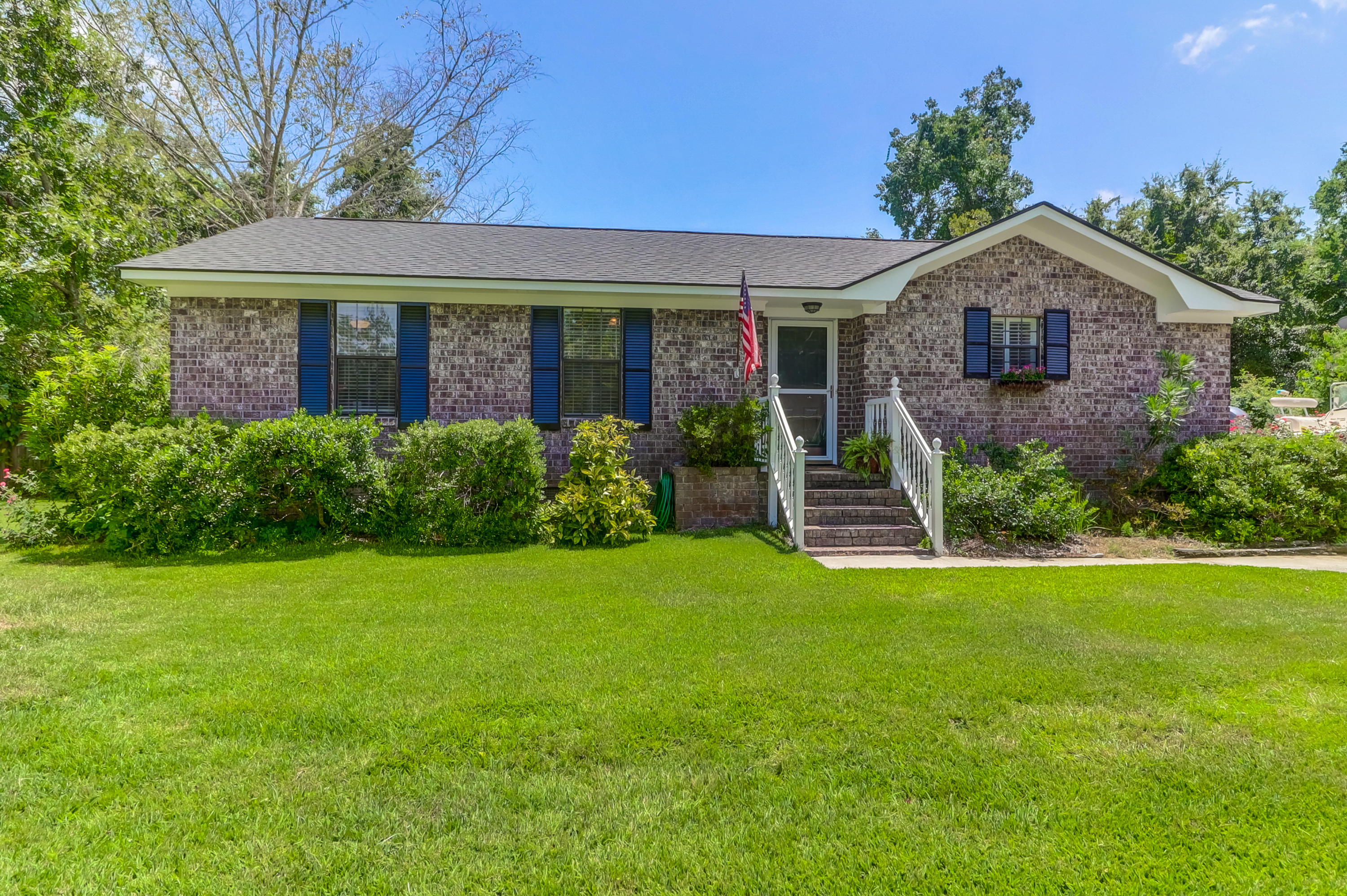 1519 Wakendaw Road Mount Pleasant, SC 29464 - Photo 1 of 27 1519 Wakendaw (1)